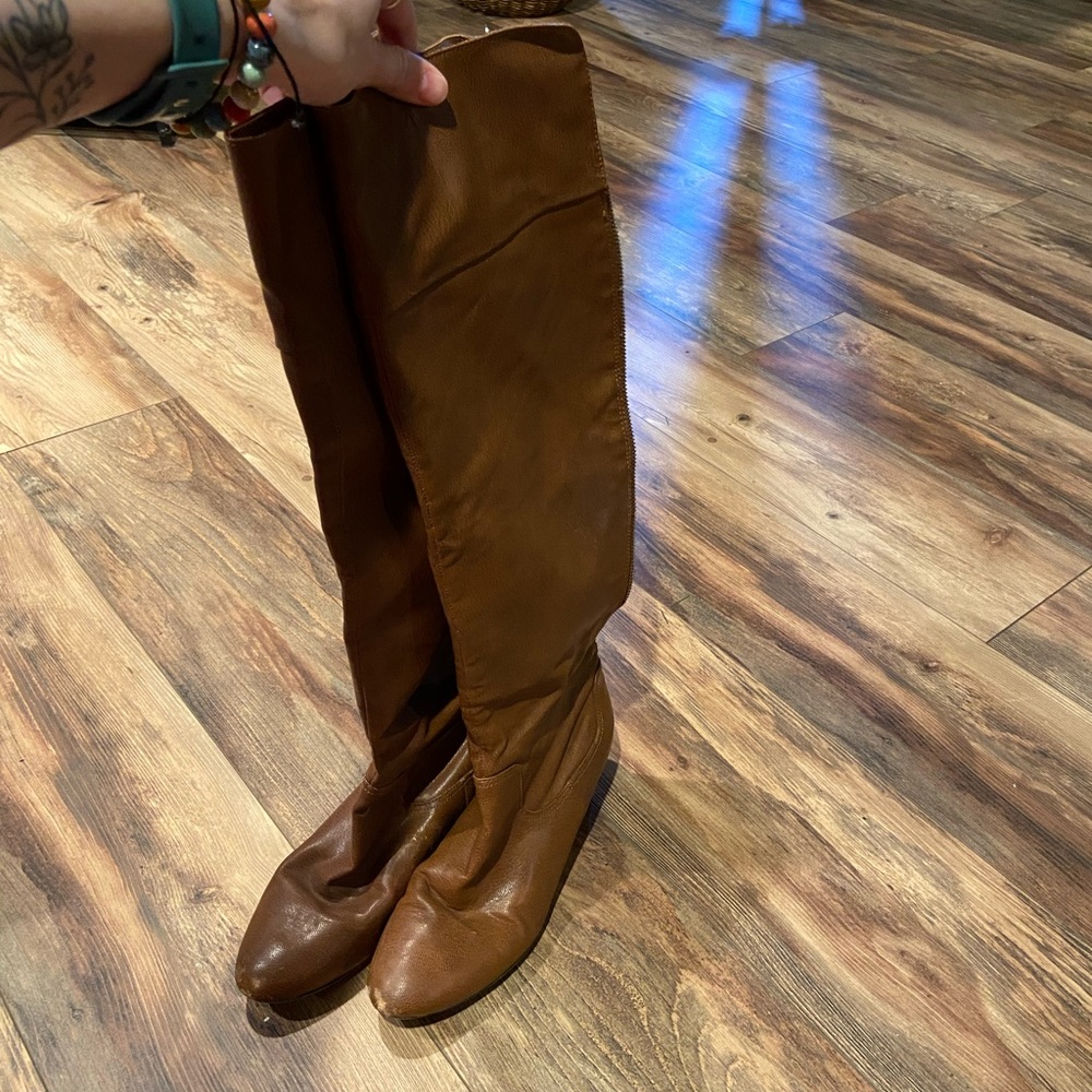 Knee-high zip up boots